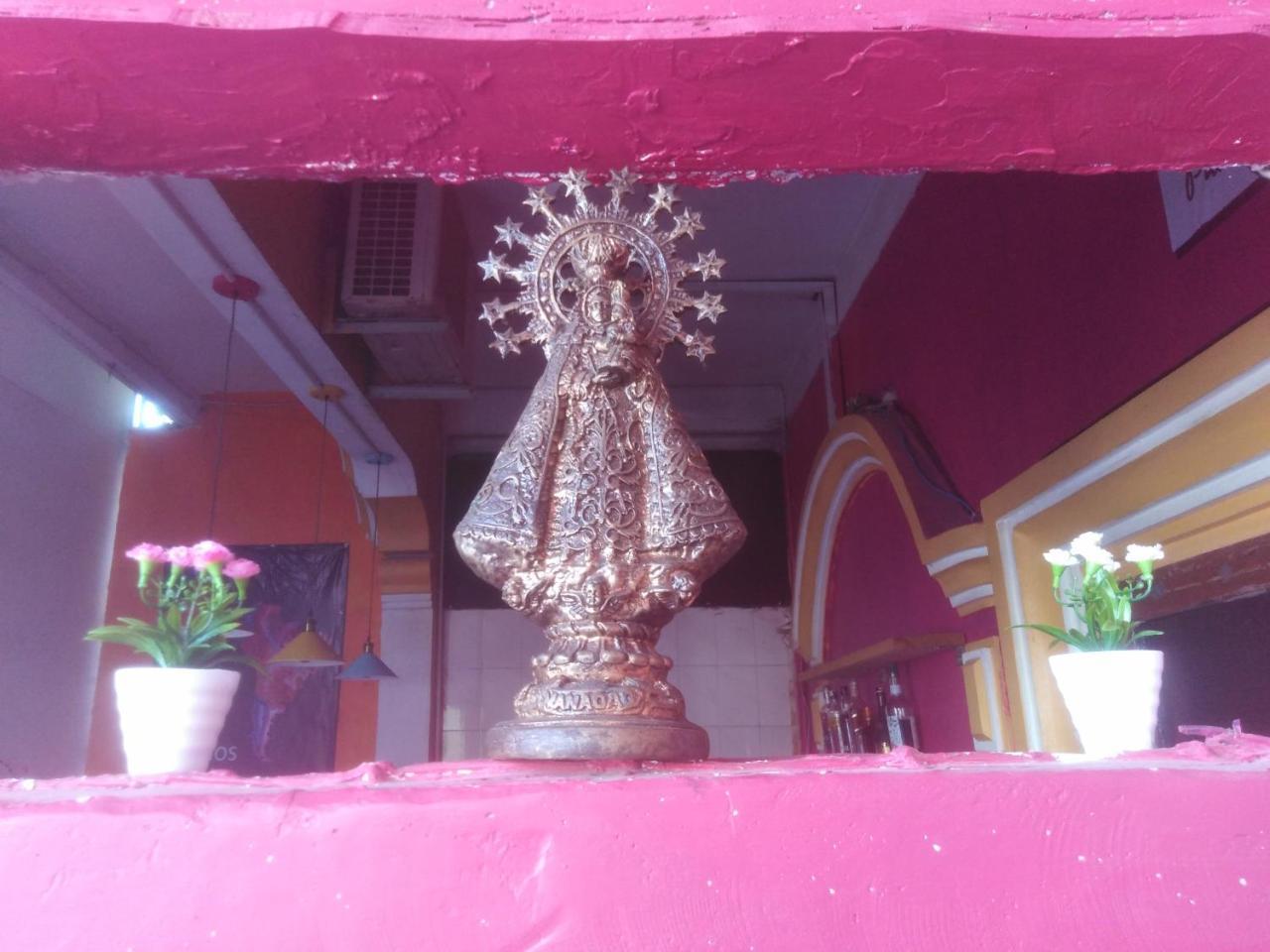 Latinos Hostel Siem Reap Buitenkant foto