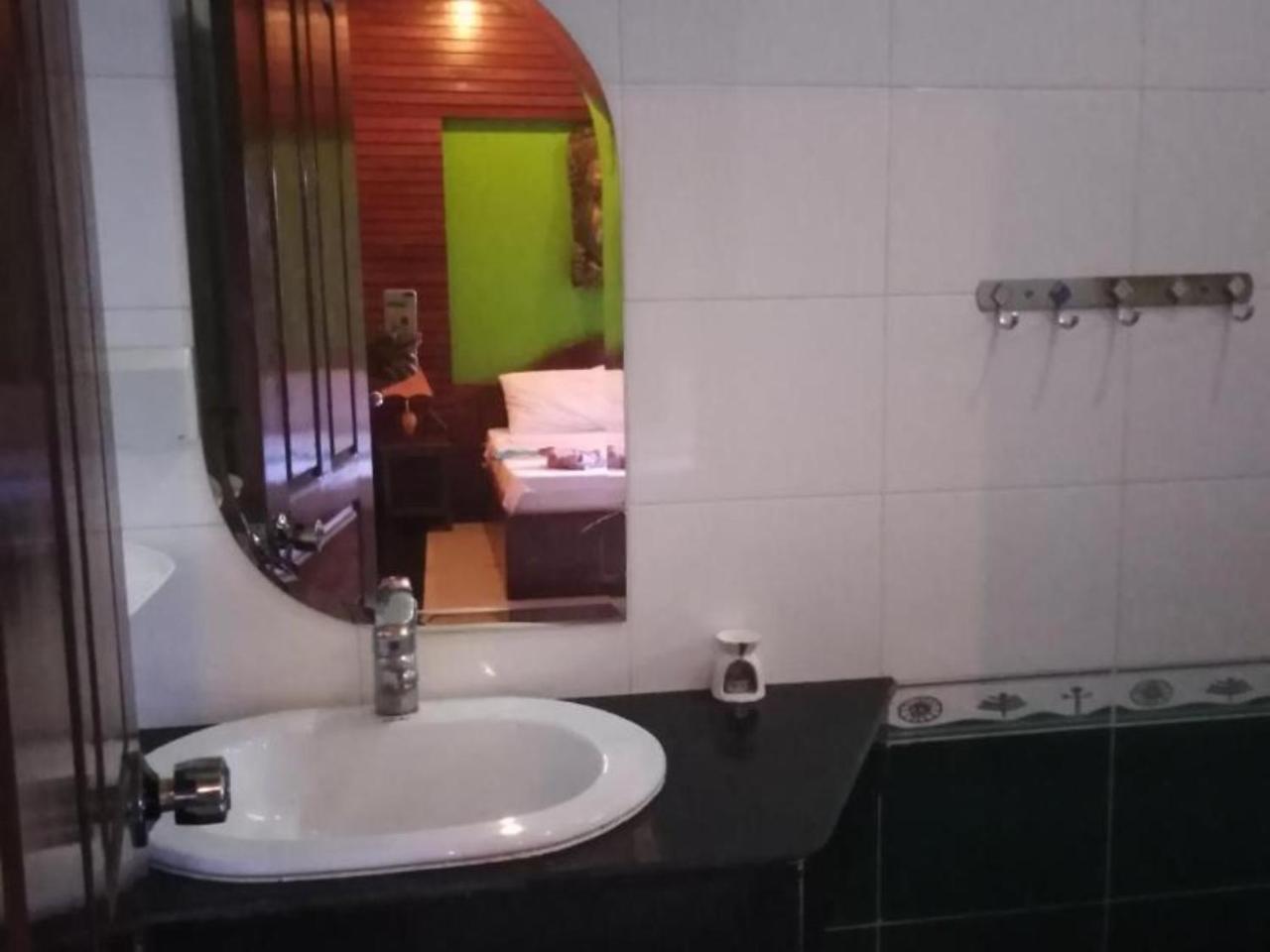 Latinos Hostel Siem Reap Buitenkant foto