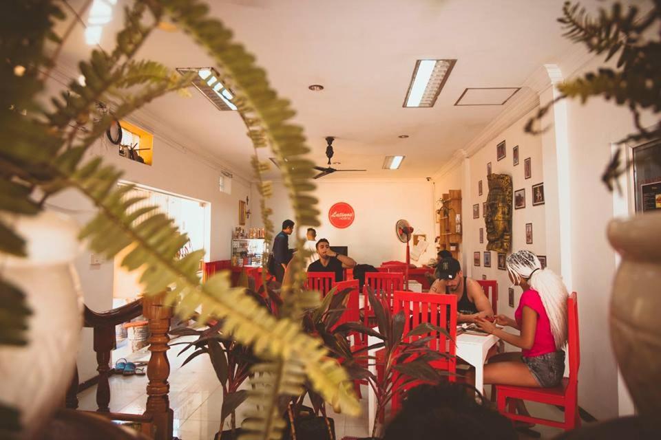 Latinos Hostel Siem Reap Buitenkant foto
