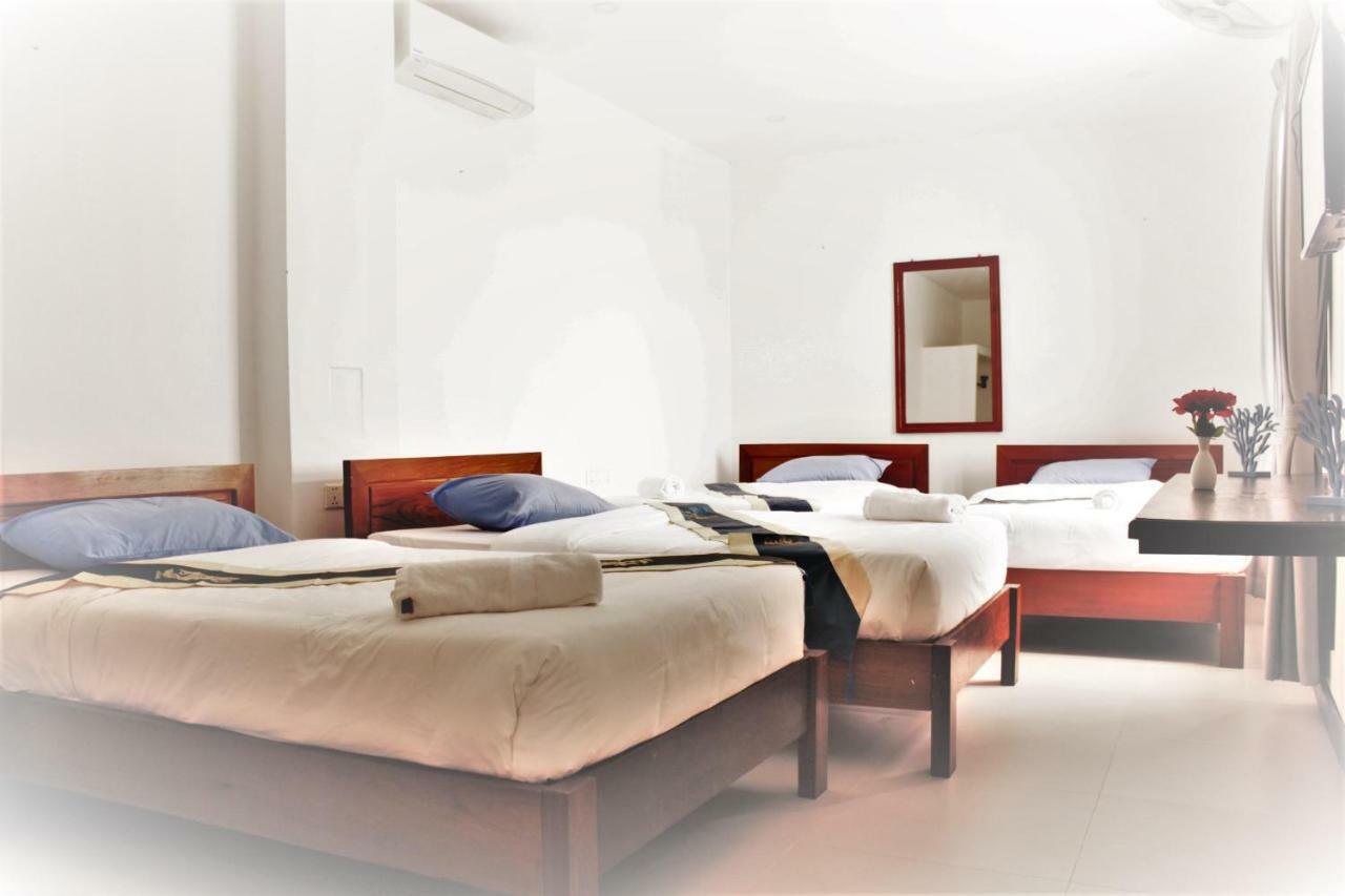 Latinos Hostel Siem Reap Buitenkant foto