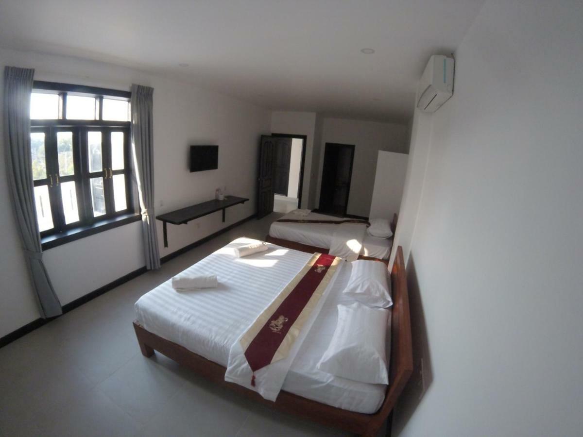 Latinos Hostel Siem Reap Buitenkant foto
